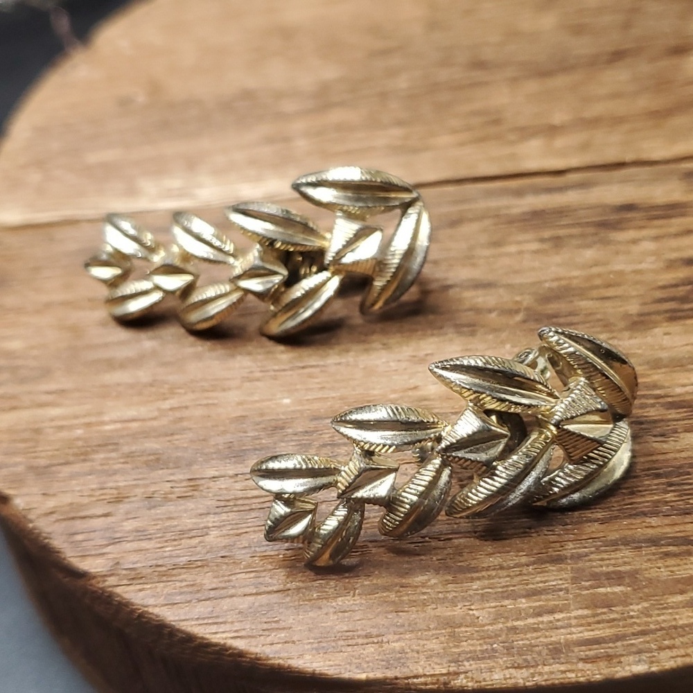 E2144 vintage unsigned‎ lisner clip on earrings